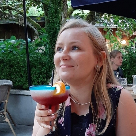 Meet your Posher, Sarah - Picture 1 of 1